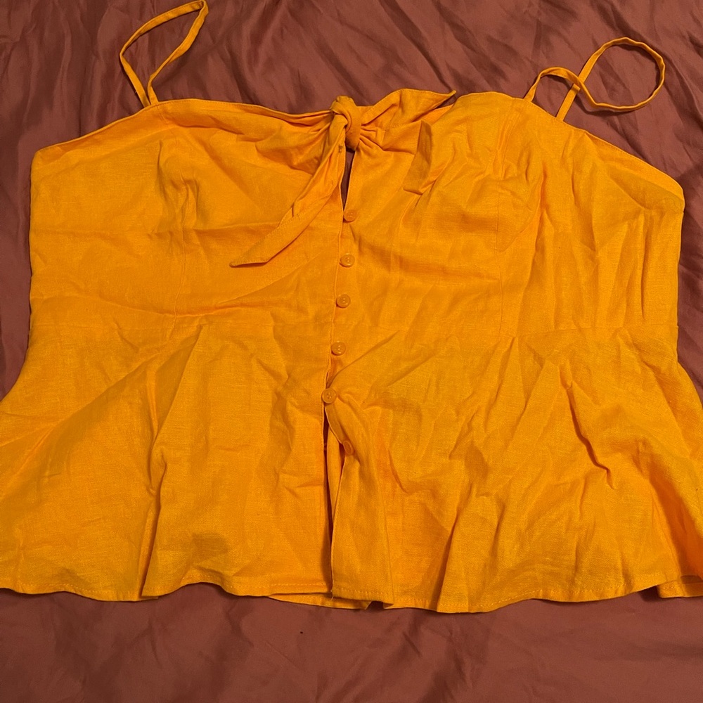 New With Tags Sofia Vergara linen peplum crop top